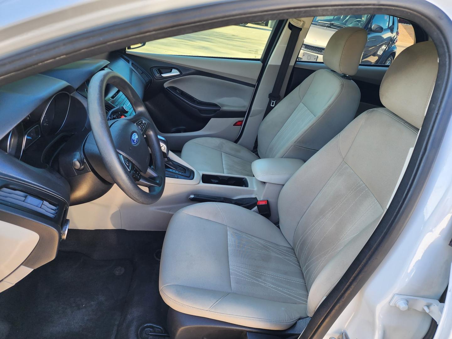 2016 WHITE Ford Focus SE (1FADP3F24GL) with an 2.0L L4 DOHC 16V engine, AUTO transmission, located at 2660 S.Garland Avenue, Garland, TX, 75041, (469) 298-3118, 32.885551, -96.655602 - Welcome to DallasAutos4Less, one of the Premier BUY HERE PAY HERE Dealers in the North Dallas Area. We specialize in financing to people with NO CREDIT or BAD CREDIT. We need proof of income, proof of residence, and a ID. Come buy your new car from us today!! This is a Super Clean 2016 FORD FOCUS - Photo#11